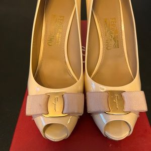 Salvatore Ferragamo Cream heels, size 9